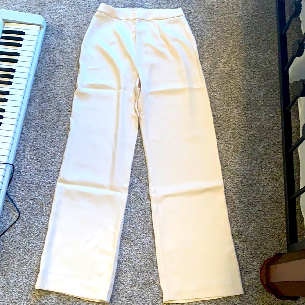 SUPER CUTE dress pants!! So in style and the color is on point.